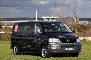 Volkswagen Sound Foundation Der legendäre "Signed Tourbus" mit zahlreichen Unterschriften bekannter Bands