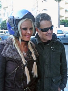 Daniela Katzenberger sucht ihren Kater und trifft Jochen Beim zweiten Date lernt Daniela den Spanischlehrer Jochen (32) kennen. Er nimmt Daniela auf seinem Motorrad mit - ob das eine gute Idee war? (c) VOX/99pro/NL