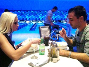 Daniela Katzenberger sucht ihren Kater und trifft Miguel Daniela Katzenberger trifft sich mit dem Halbspanier Miguel (29). Er ist Gentleman auf ganzer Linie - ob das gut ankommt? (c) VOX/99pro/NL