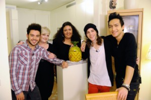 Das perfekte Promi Dinner X Factor Spezial V. l.: Pino Severino, Gastgeberin Nadine Stricker, Gastgeberin Michelle Straubel, Mati Gavriel, Anthony Thet PW7, 13.02.11, 20:15 (c) Foto: VOX/Markus Hertrich/P157/PK