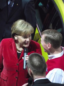 Angela Merkel und Ford-Chef Alan Mulally auf der Cebit 2011 (c) Christel Weiher 