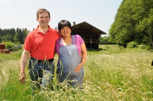 Bayern im Mai 2011 Bauer sucht Frau-Ehepaar Josef und Narumol erwarten Nachwuchs. Ob es ein Junge oder ein Mädchen wird, zeigt sich erst nach der Geburt. (c) RTL / Elke Werner