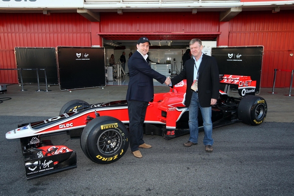 SMC University CEO Michael Schmelczer und Marussia Virgin Racing CEO Andy Web. Quelle: obs SMC University SMC University CEO Michael Schmelczer und Marussia Virgin Racing CEO Andy Web. Quelle: obs SMC University